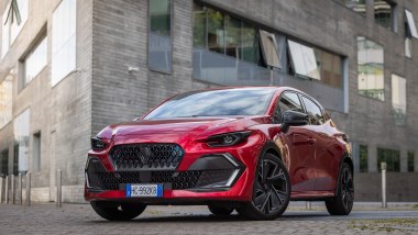 Renault Clio E-Tech Esprit Alpine: la compatta francese Esprit Alpine attacca a 28.300 euro