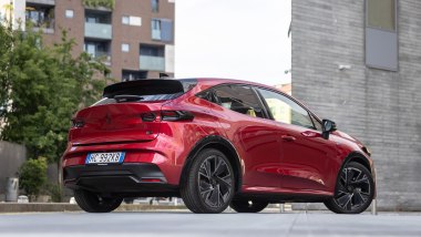 Renault Clio E-Tech Esprit Alpine: la prova della compatta francese con motore full-hybrid