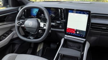 Renault Espace 2025 sempre con doppio display a ''L''