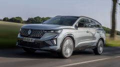 Prova Renault Espace Full Hybrid 2025: cambio, Face ID e altre novità