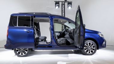 Renault Kangoo E-Tech Electric: visuale laterale con le portiere aperte