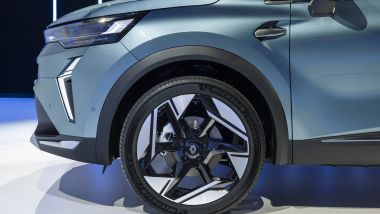 Renault Symbioz 2024: i cerchi in lega hanno in disegno specifico