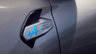 Renault Symbioz E-Tech full hybrid, il fregio dell'allestimento Esprit Alpine