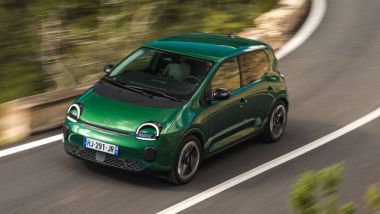 Renault Twingo E-Tech Electric: agile in citt&agrave; e dinamica fuori dai centri urbani