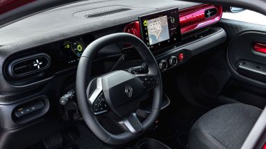 Renault Twingo E-Tech Electric: l'abitacolo moderno con plancia digitale e colori audaci