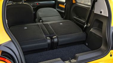 Renault Twingo E-Tech Electric: sedili posteriori scorrevoli e reclinabili per la massima praticit&agrave;