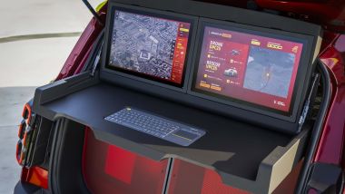 Renault vision4rescue: i display collegati al computer per comunicazioni e gestione drone