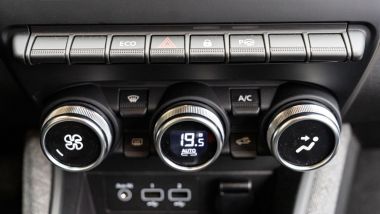 Renault Zoe, la prova su strada: i comandi a bilanciere e quelli per il climatizzatore