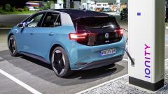 Ricarica auto elettrica: prezzi fissi per Volkswagen, Skoda, Seat