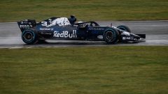 Ricciardo prova la Aston Martin Red Bull 2018 a Silverstone: il video 