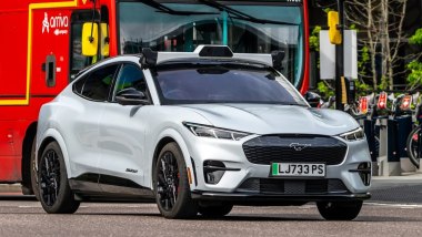 Robotaxi Uber a Londra: il servizio con le Ford Mustang Mach-E è operativo