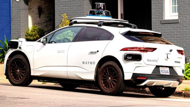 Robotaxi Waymo: altro incidente di percorso negli Stati Uniti per i veicoli a guida autonoma
