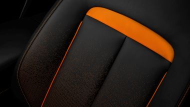 Rolls-Royce Black Badge Ghost Ékleipsis: dettaglio della finitura bicolore della pelle