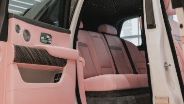 Rolls-Royce Cullinan Braman Pink: audace edizione limitata creata con ilo programma Bespoke