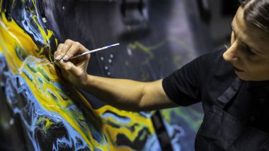 Rolls-Royce Cullinan Cosmos: l'artista Bespoke ha impiegato oltre 160 ore di lavoro