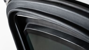 Rolls-Royce Cullinan Inkas: lo spessore dei vetri per resistere a proiettili fino al calibro 7,62 mm