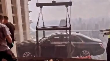 Rolls-Royce Ghost mentre arriva al 44° piano