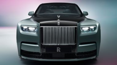 Rolls-Royce Phantom Series II: la Pantheon Grille anteriore è illuminata