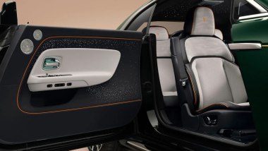 Rolls-Royce Spectre Serie II: sedili rivestiti in pelle o tessuto derivato dal bamb&ugrave;