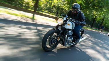 Royal Enfield Continetal in azione