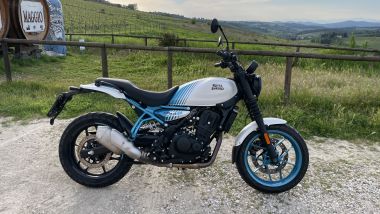 Royal Enfield Guerrilla 450: vista laterale