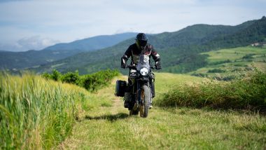 Royal Enfield Himalayan 450, esplorare le viene naturale