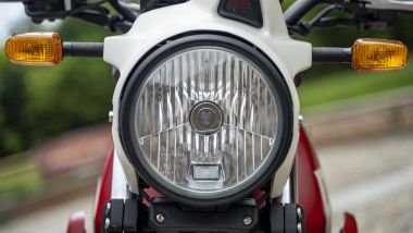 Royal Enfield Scram 411: le luci alogene sono uno dei difetti della moto, un bel faro a LED non è solo questione di stile