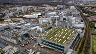 Salari Porsche: stipendi elevati per i dipendenti, qui la fabbrica di Zuffenhausen