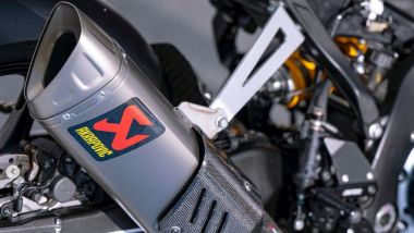 Scarico completo in titanio sulla Yamaha R9 GYTR