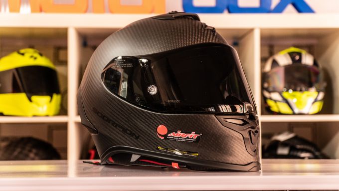 Scorpion Exo R1 Carbon Air: unboxing, taglie, prezzo, recensione