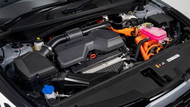 Sempre quattro motori ibridi