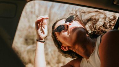 Sfrutta al meglio porta e finestrino per rinfrescare l'auto - Foto di Nathan Dumlao su Unsplash