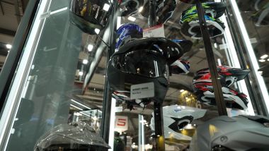 Shoei a EICMA 2025: il nuovo casco Hornet ADV 06