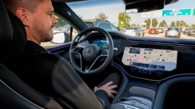 Sicurezza Mercedes: un airbag per le auto a guida autonoma Livello 3