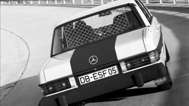 Sicurezza stradale Mercedes: il prototipo ESF 05 durante i test