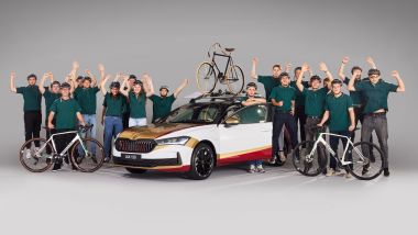 Skoda L&amp;K 130 in posa con i suoi mini-ingegneri