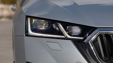 Skoda Octavia Wagon 2020, dettaglio del gruppo ottico anteriore