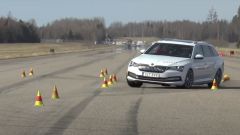 Skoda Superb Wagon e Volkswagen Passat: video test dell'alce