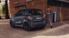 smart EQ fortwo coupé bluedawn 2021: dotazioni, interni, prezzi