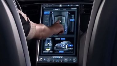 Studio JD Power 2025: gli utenti non gradiscono troppe funzioni touch