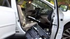 Subaru distrutta da un orso in Connecticut