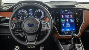 Subaru Outback 2021, interni: volante e infotainment