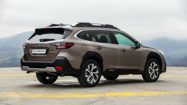 Subaru Outback 2021: vista 3/4 posteriore