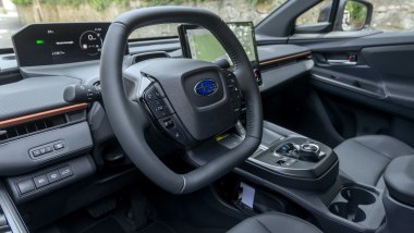 Subaru Uncharted: l'abitacolo spazioso e rifinito con cura dell'elettrica giapponese