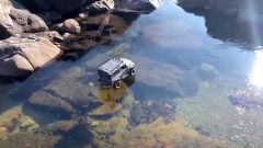 Guida sul ghiaccio con la Land Rover il video virale su Facebook