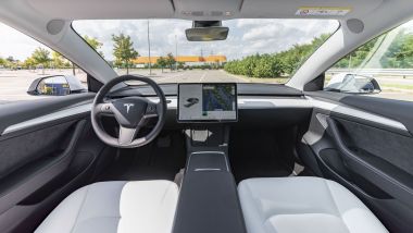 Super test Tesla Model 3: i posti anteriori