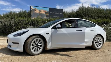Super test Tesla Model 3: in visita a Pian degli Alpaca