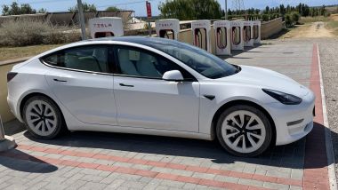 Super test Tesla Model 3: la ricarica a una stazione di Supercharger