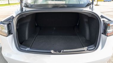 Super test Tesla Model 3: l'apertura del bagagliaio