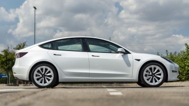 Super test Tesla Model 3: visuale laterale